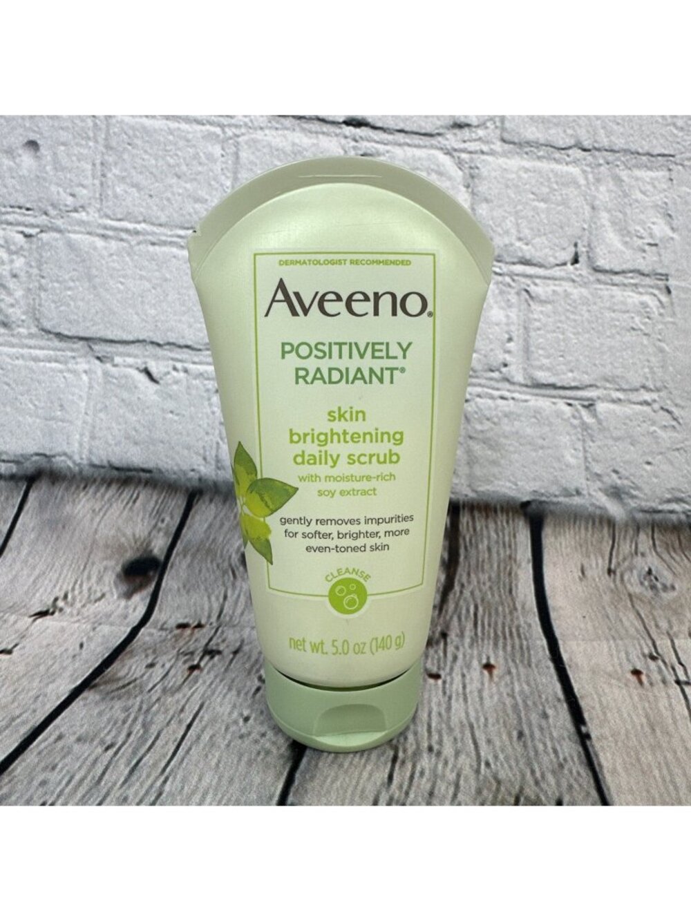Aveeno Positively Radiant Skin Brightening Daily Facial Scrub 5 oz Face Cleanser